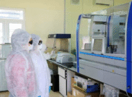 Mua máy xét nghiệm Covid-19: Tâm, tầm và bản lĩnh của nhà lãnh đạo