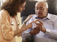 <b>Người cao tuổi dùng thuốc kháng sinh thế nào?</b><br />Dùng kháng sinh cho người cao... Người cao tuổi dùng thuốc kháng sinh thế nào?