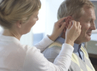 Nghễnh ngãng: Dấu hiệu giảm thính lực ở người cao tuổi