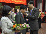 Bác sỹ Ninh Văn Chủ- Giám đốc Trung tâm Y tế dự phòng được trao tặng danh hiệu Thầy thuốc ưu tú