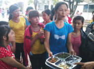 Tệ hại như… bữa ăn công nhân!