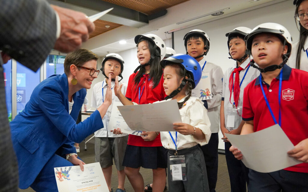 WHO04746_VNproject2000